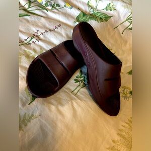 OOFOS OOahh Unisex Slides